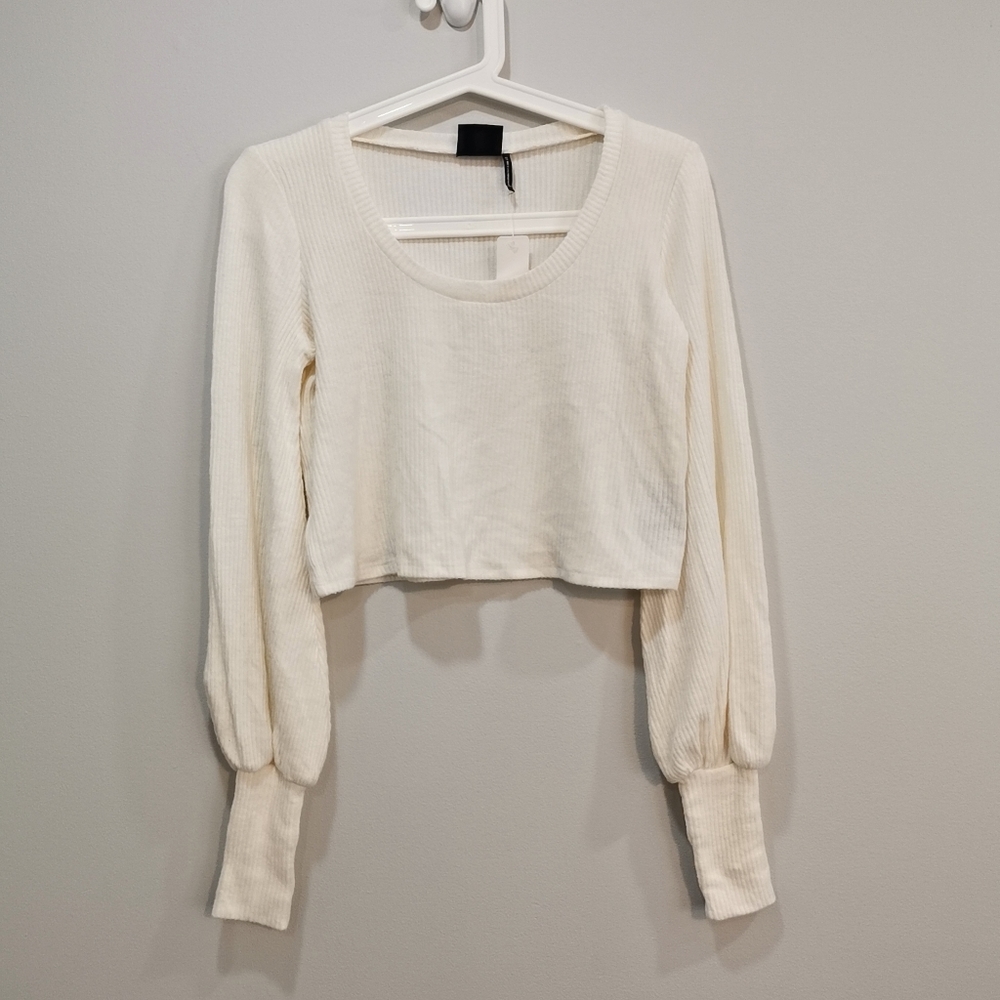 Out from under UO long sleeve cropped Top